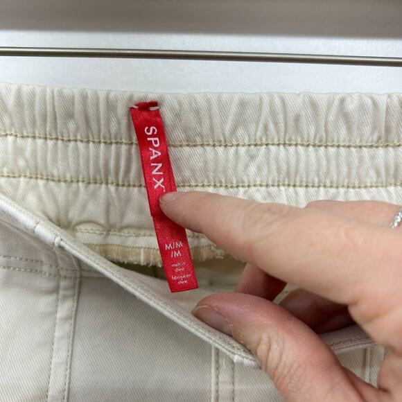 $128 Spanx Neutral Off White Zipper Stretch Twill Cargo Jogger Pants Medium - Picture 6 of 7